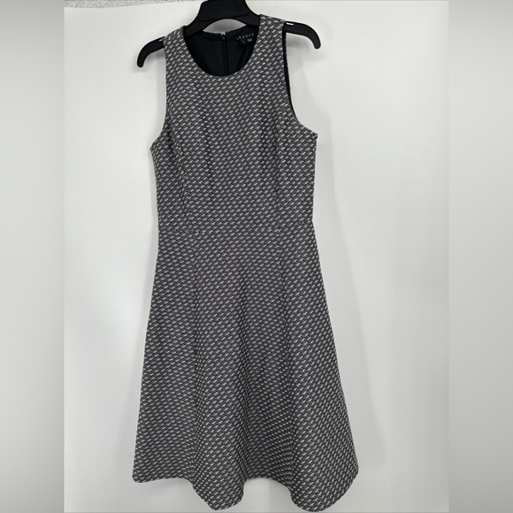 Theory Size 2 Trekana Circuit Knit Fit & Flare Dress EUC - Picture 3 of 5